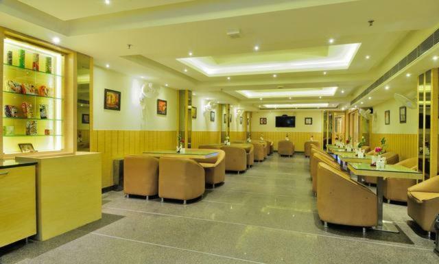 Hotel Aman Continental - Paharganj New Delhi Bagian luar foto