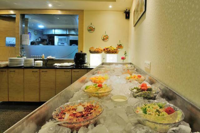 Hotel Aman Continental - Paharganj New Delhi Bagian luar foto